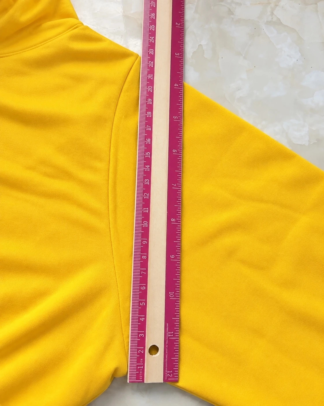 Bright Yellow Pullover Hoodie – No Size Tag – taille Other 2