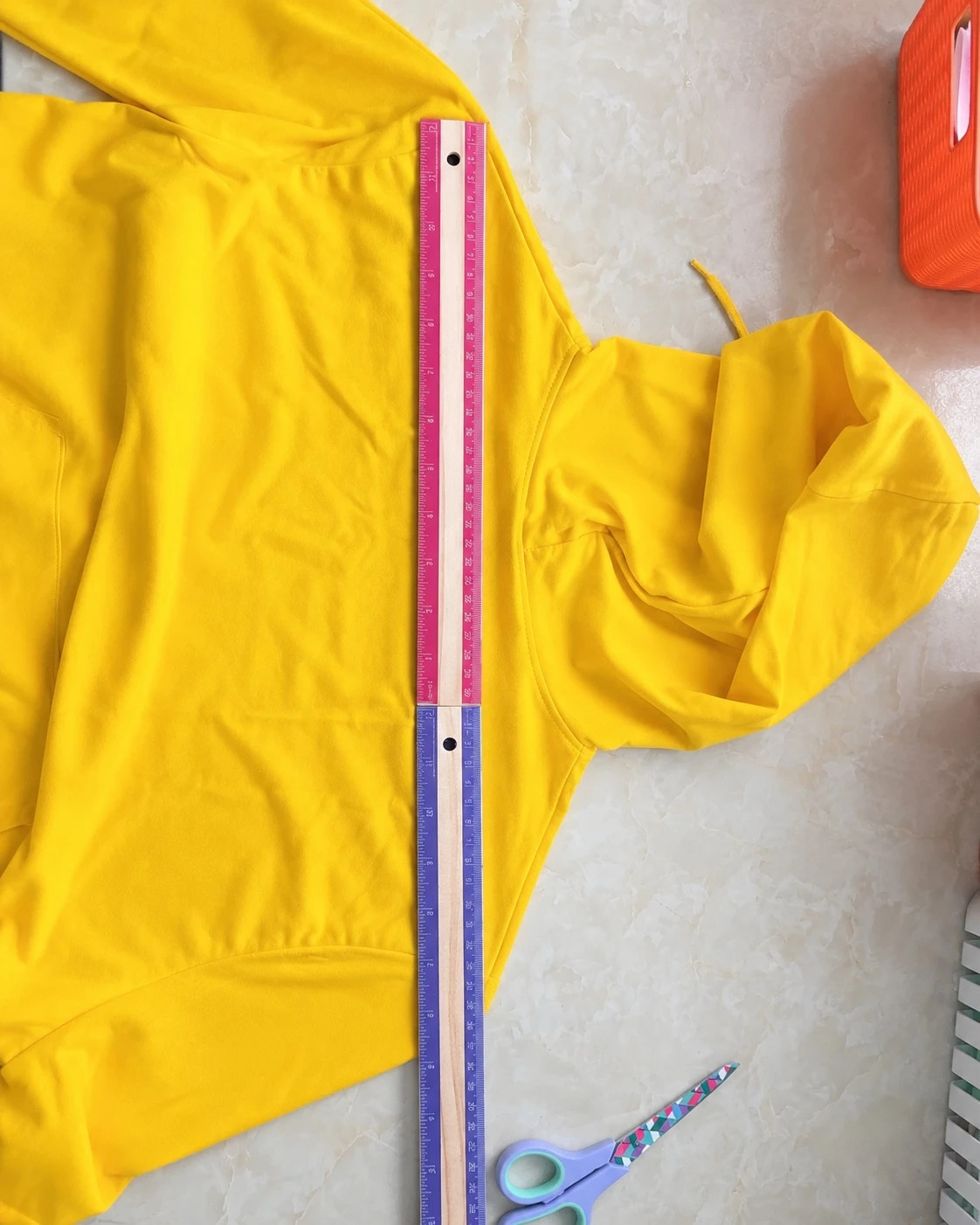 Bright Yellow Pullover Hoodie – No Size Tag – taille Other 3