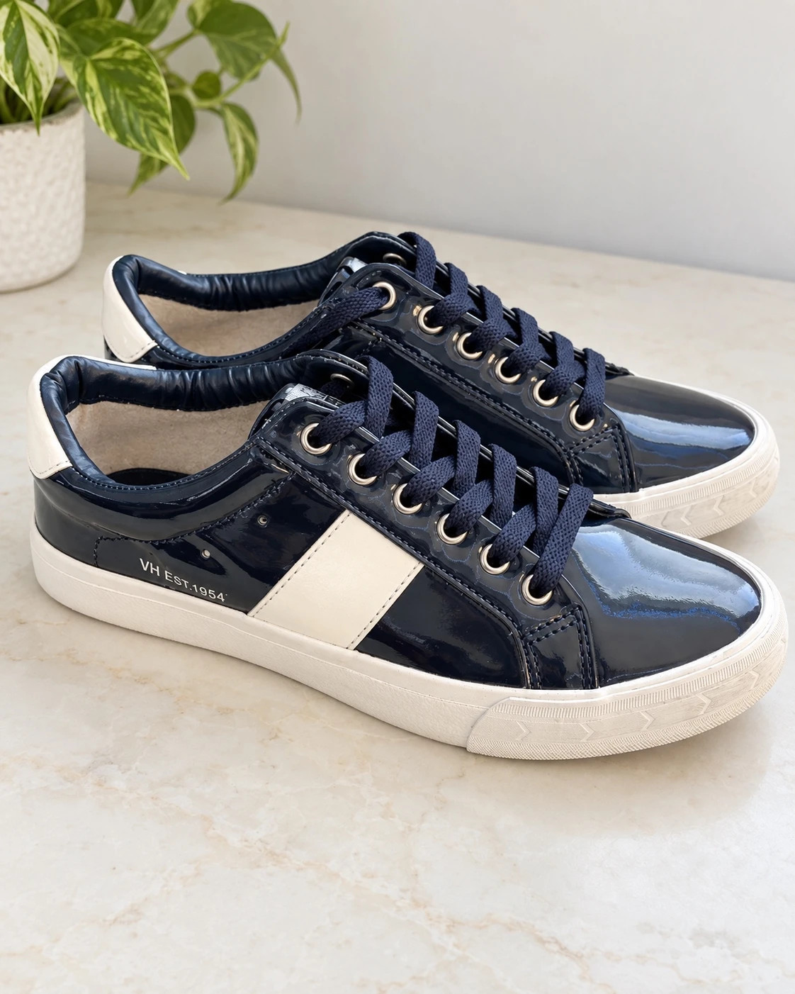 Vintage Havana Liquid Navy Patent Sneakers Size 8 – Vintage Havana – taille 8