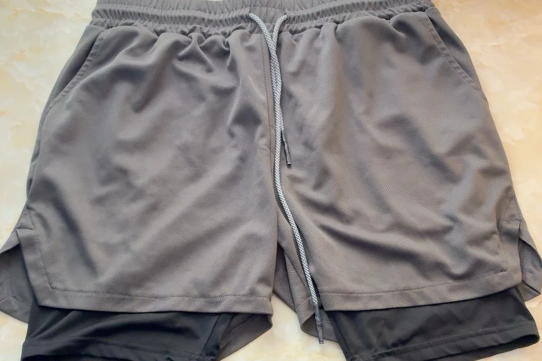 Men’s Gray 2-in-1 Athletic Shorts with Compression Liner – taille M