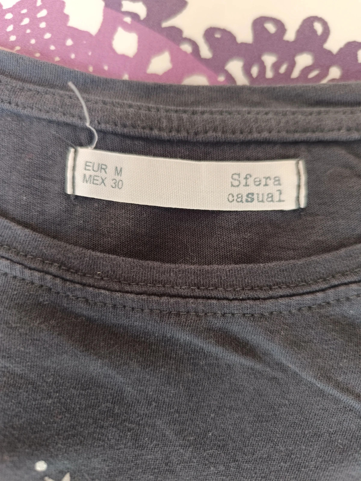 Camiseta negra con luna de lentejuelas de mujer Talla M – Sfera – taille M / 38 / 10 4
