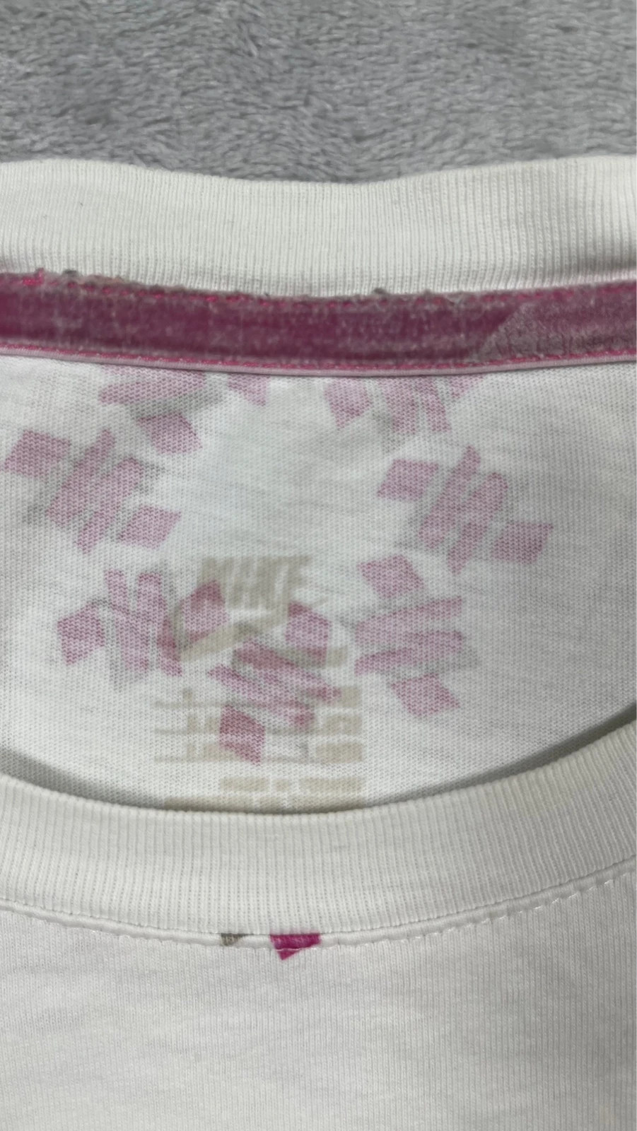 Nike T-Shirt White Pink Pattern Graphic Short Sleeve Sport Casual 00s – Nike – taille S / 36 / 8 4