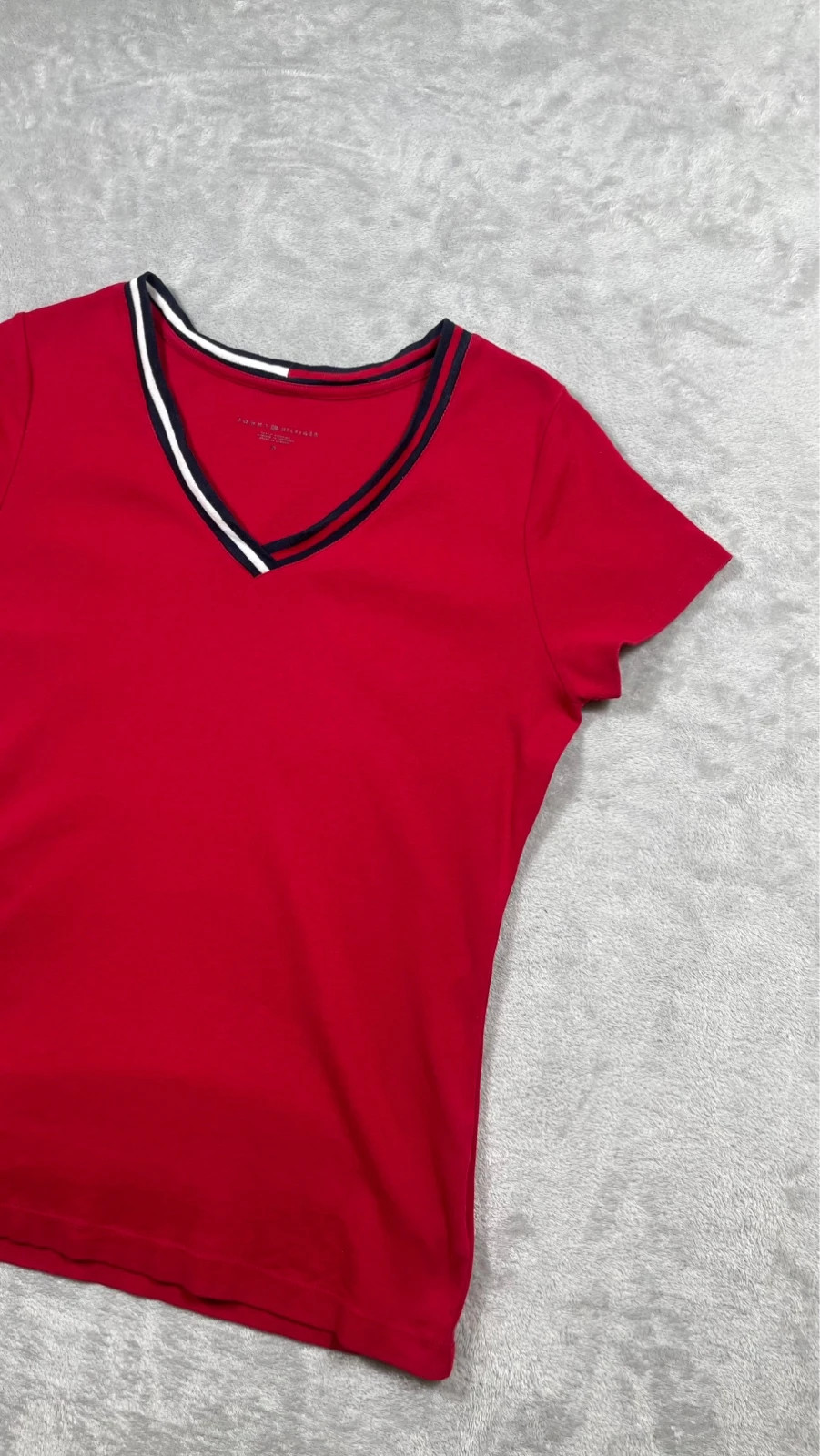 Tommy Hilfiger V-Neck T-Shirt Red Striped Collar Short Sleeve Casual 00s – Tommy Hilfiger – taille M / 38 / 10 4