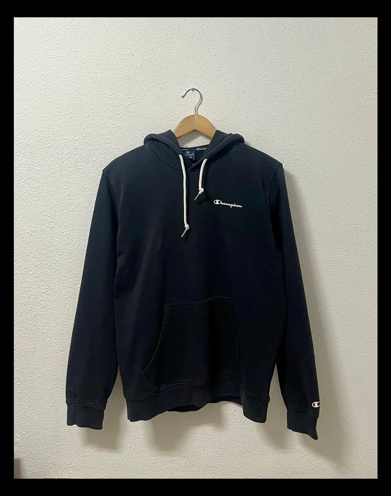 Sudadera Champion Negra Capucha Logo Blanco Estilo Urbano Talla M – Champion – taille M
