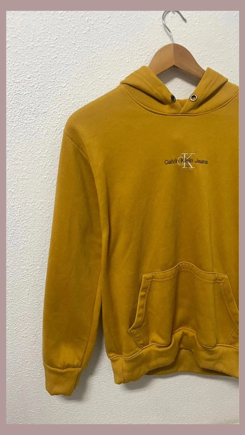 Sudadera Mostaza Minimalista con Capucha Logo Bordado Talla L Algodón Cálida Invierno Hombre – Vintage Dressing – taille L 2