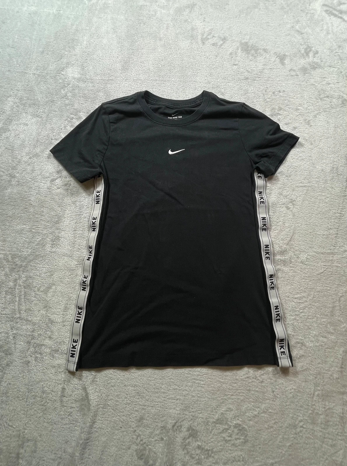 Nike T-Shirt Black Side Tapes Small Swoosh Sport Urban Y2K 00s Talla M – Nike – taille M / 38 / 10