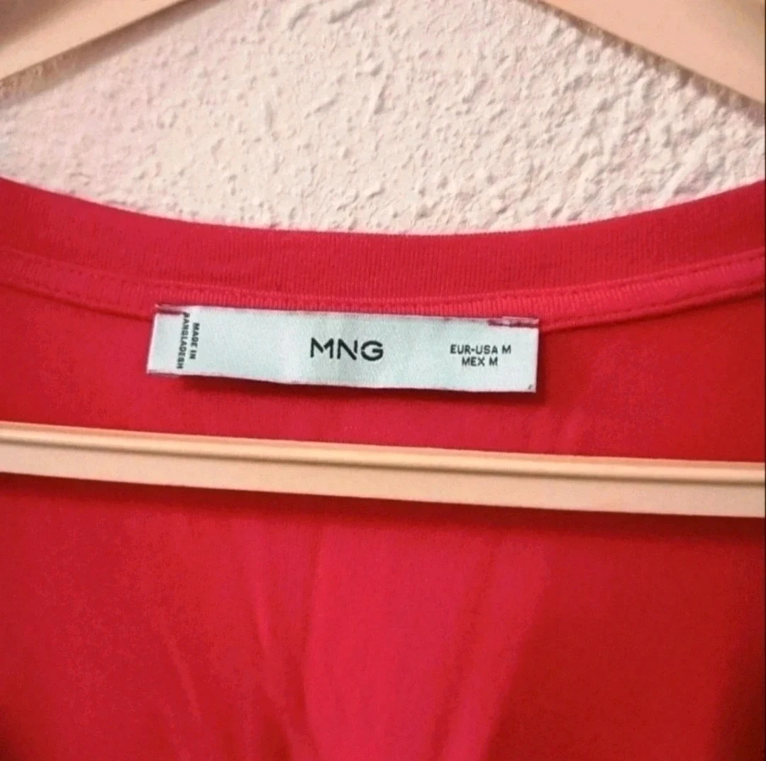 Preciosa camiseta de mujer manga corta de Mango. Talla M. Perfecto estado – Mango – taille M / 38 / 10 5