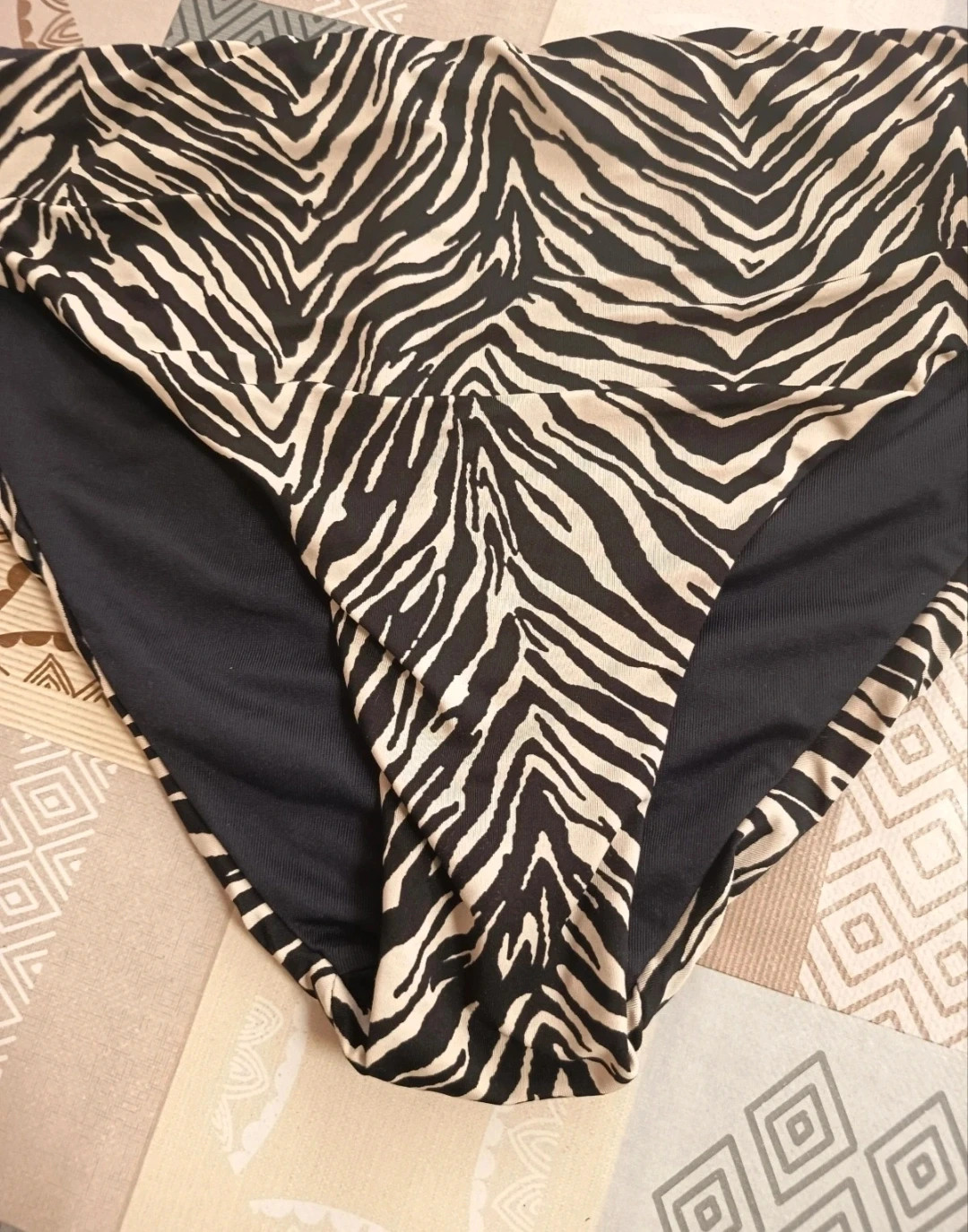 Braguita bikini de mujer con estampado cebreado. Talla 42 – Local – taille XL / 42 / 14 3
