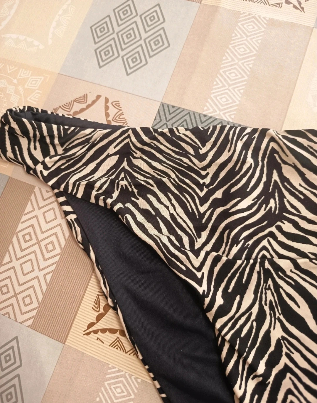 Braguita bikini de mujer con estampado cebreado. Talla 42 – Local – taille XL / 42 / 14 4