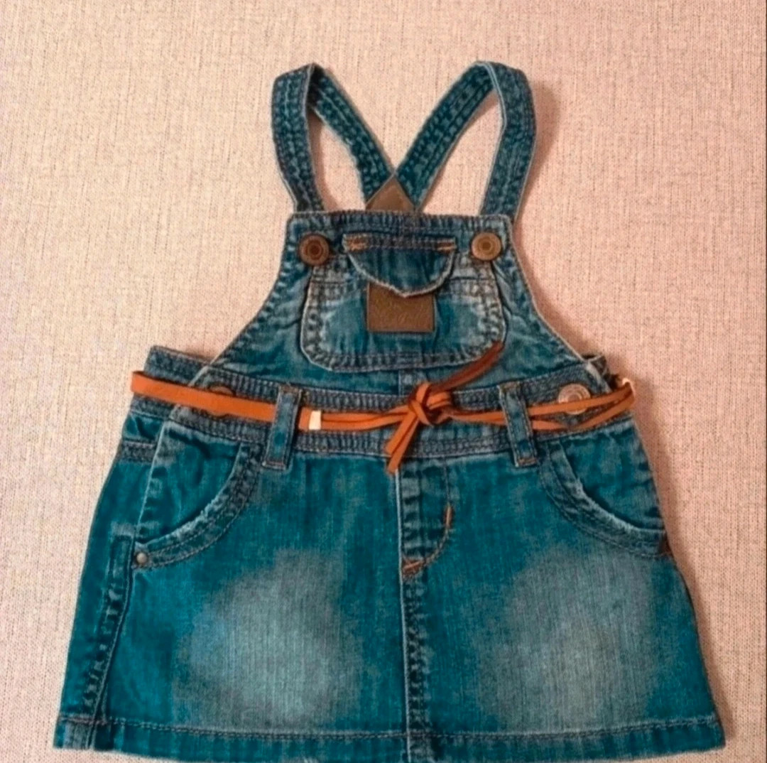 Precioso pichi vaquero de niña bebé de Zara. Talla 6-9 meses