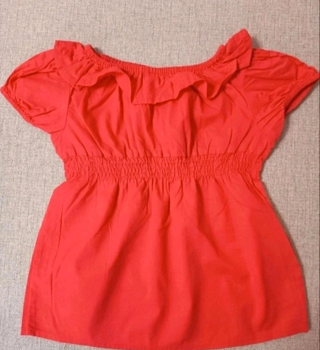 Camiseta tipo blusa de niña bebé talla 12-18 meses. De Benetton