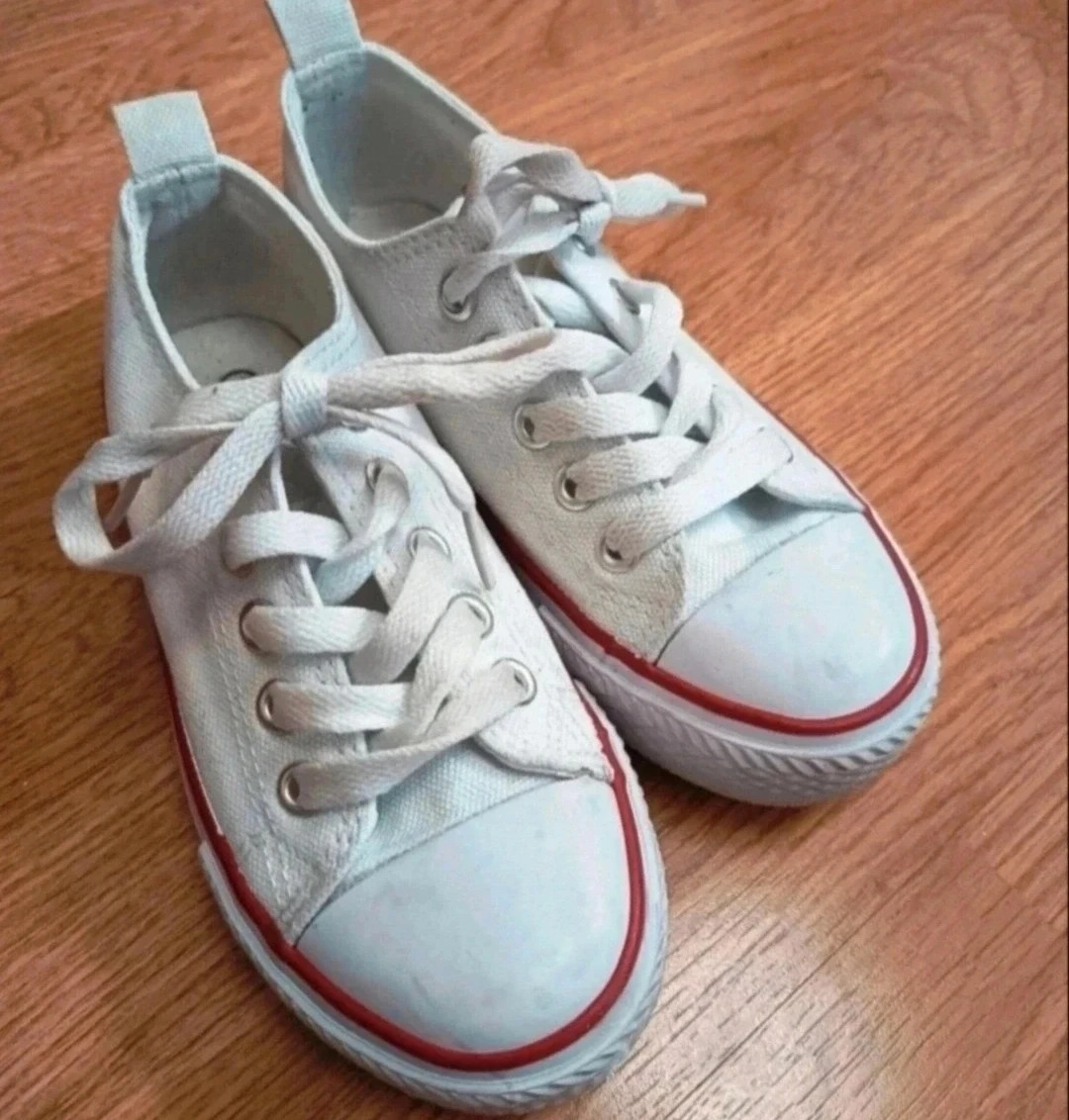 Zapatillas deportivas de lona unisex de niño. Buen estado. Número 30. – Local – taille 30 5