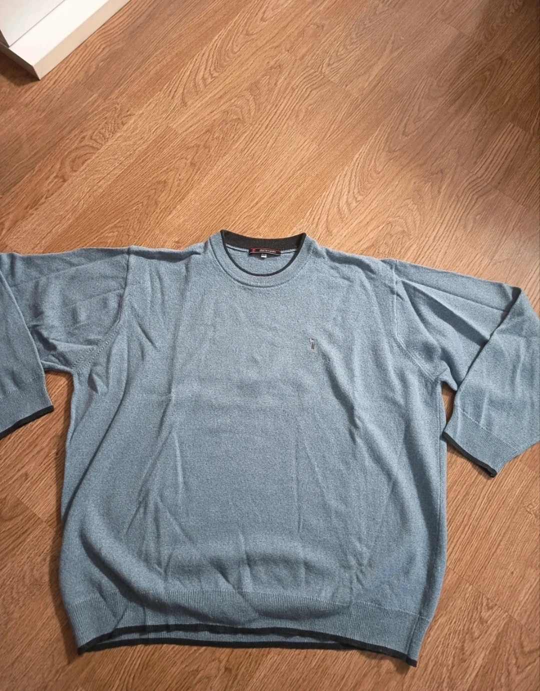Jersey de hombre de Pierre Cardin en muy buen estado.