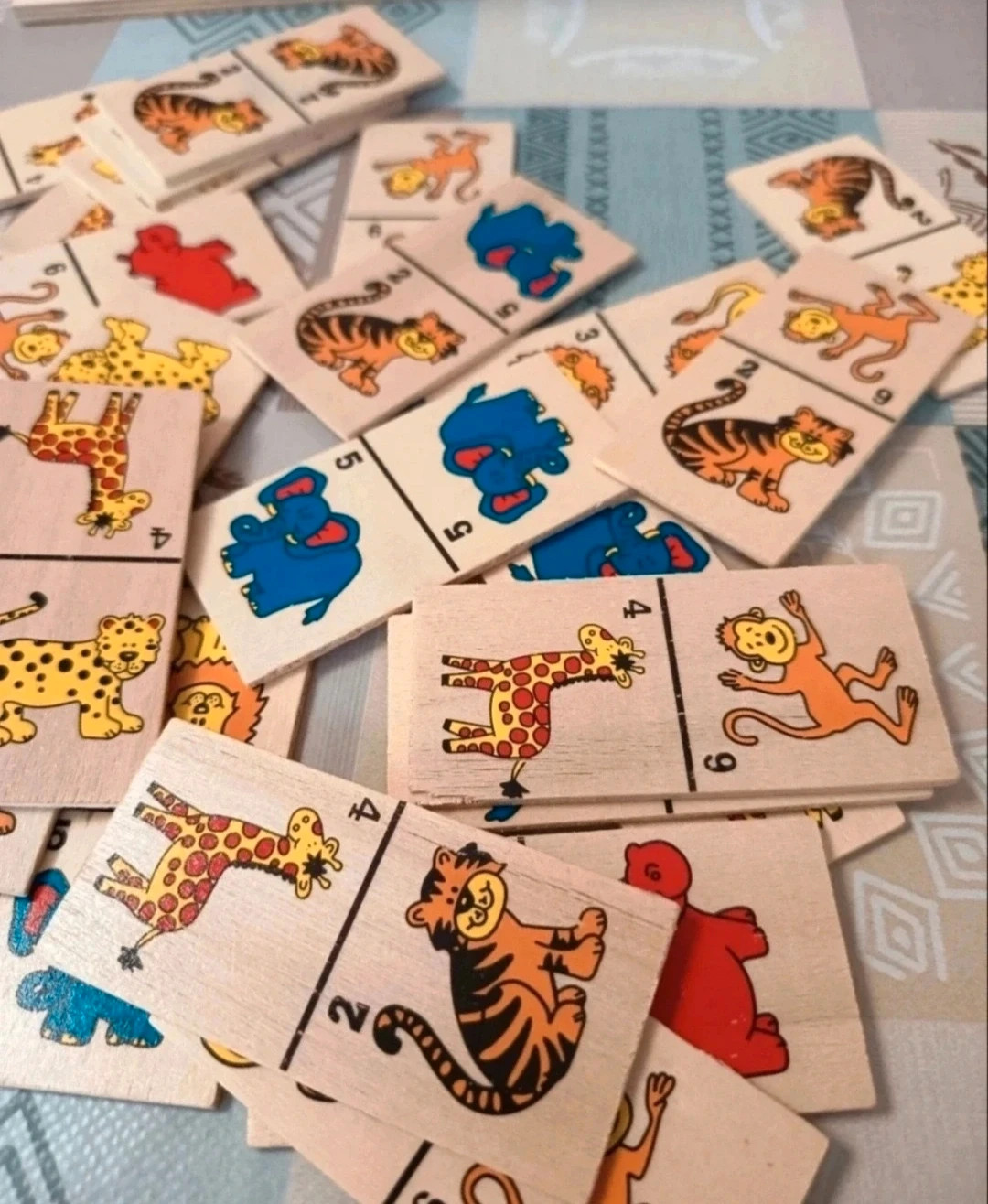 Juego de dominó infantil de madera con temática de animales de la selva. – Local – taille 3 ans / 98 cm 2