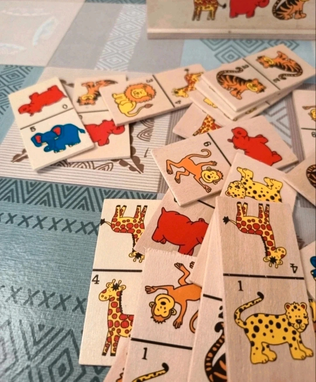 Juego de dominó infantil de madera con temática de animales de la selva. – Local – taille 3 ans / 98 cm 3
