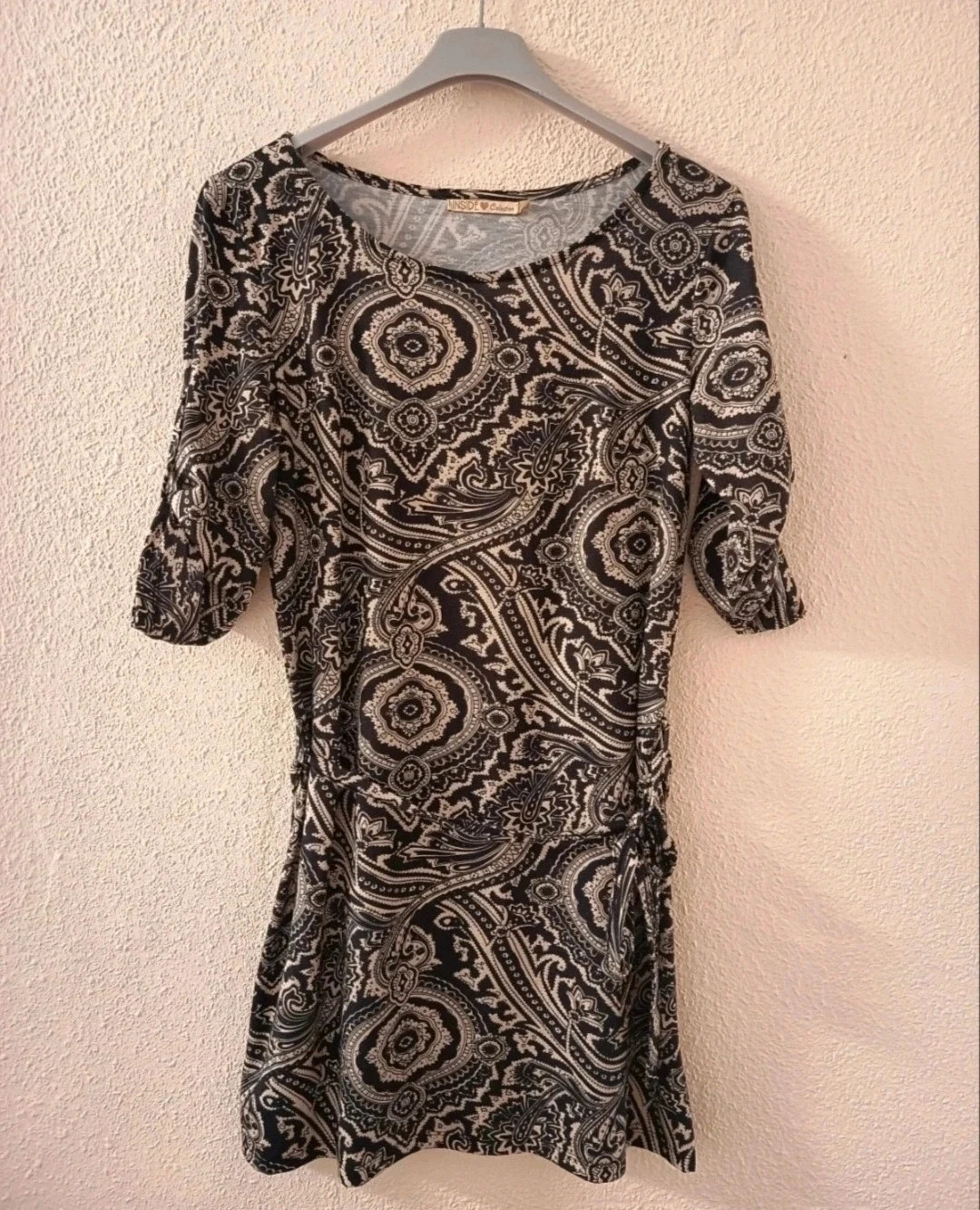 Vestido corto de mujer manga tres cuartos. De Inside. Talla L. Perfecto estado