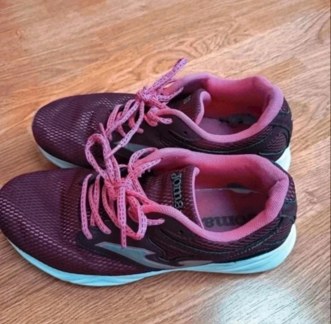 Zapatillas deportivas running de mujer de Joma. Número 38