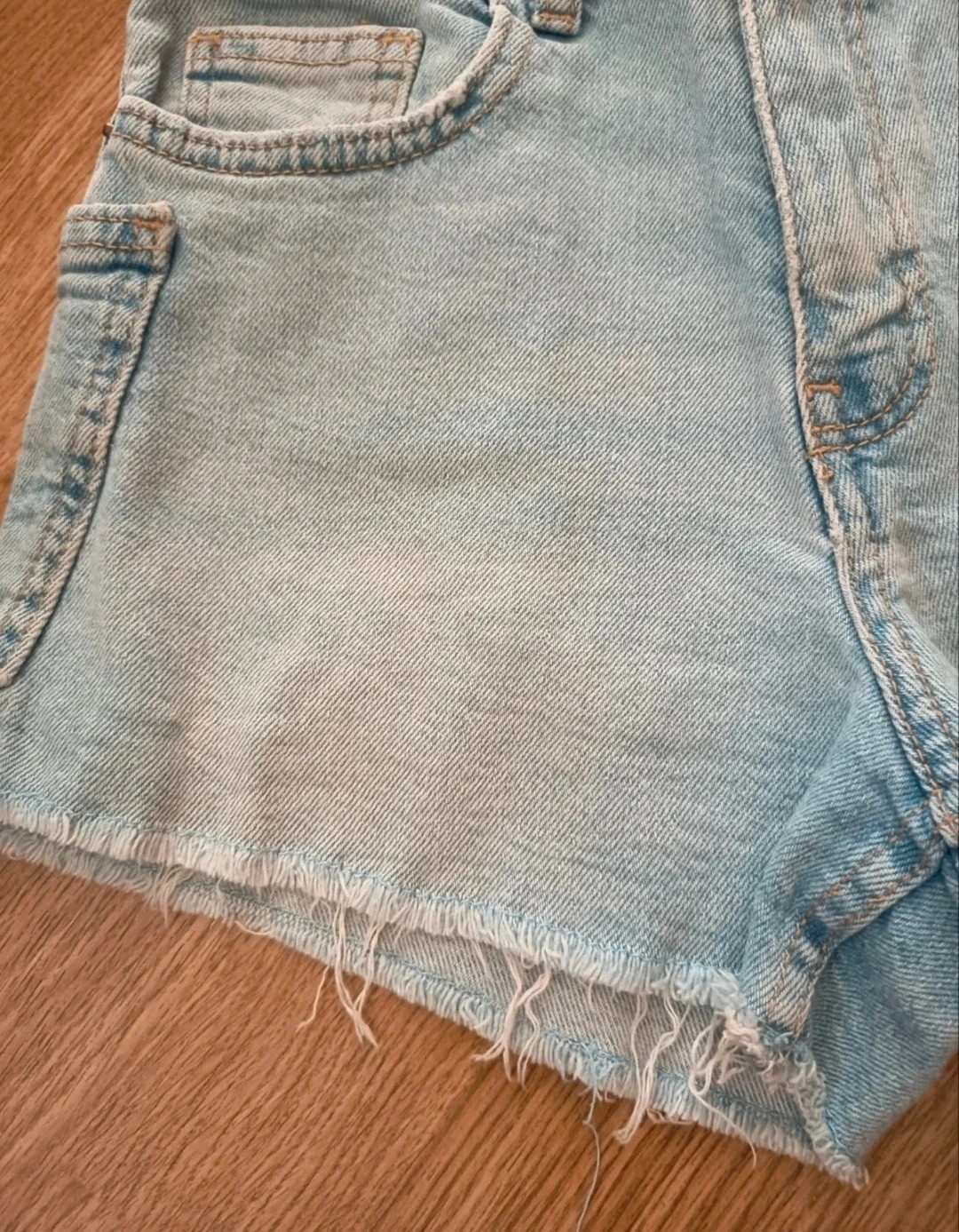 Pantalón short vaquero de niña. Talla 11-12 años. De Zara – Zara – taille 12 ans / 152 cm 4