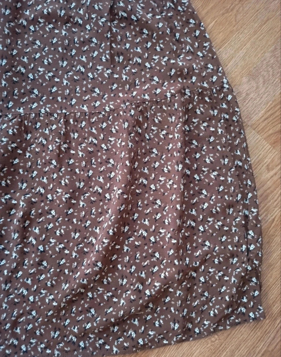 Falda de mujer con estampado floral de Stradivarius. Talla L – Stradivarius – taille L / 40 / 12 3