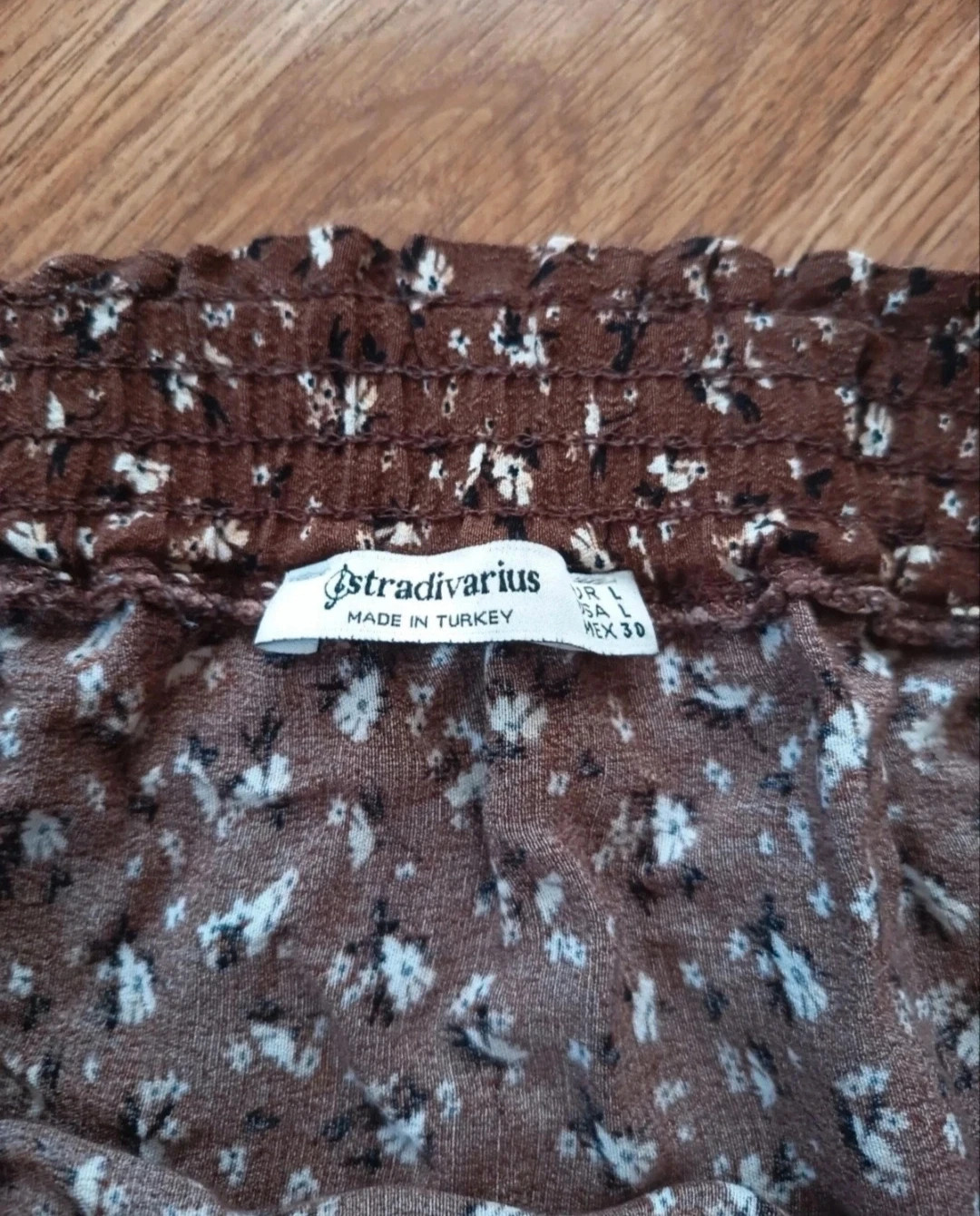 Falda de mujer con estampado floral de Stradivarius. Talla L – Stradivarius – taille L / 40 / 12 5