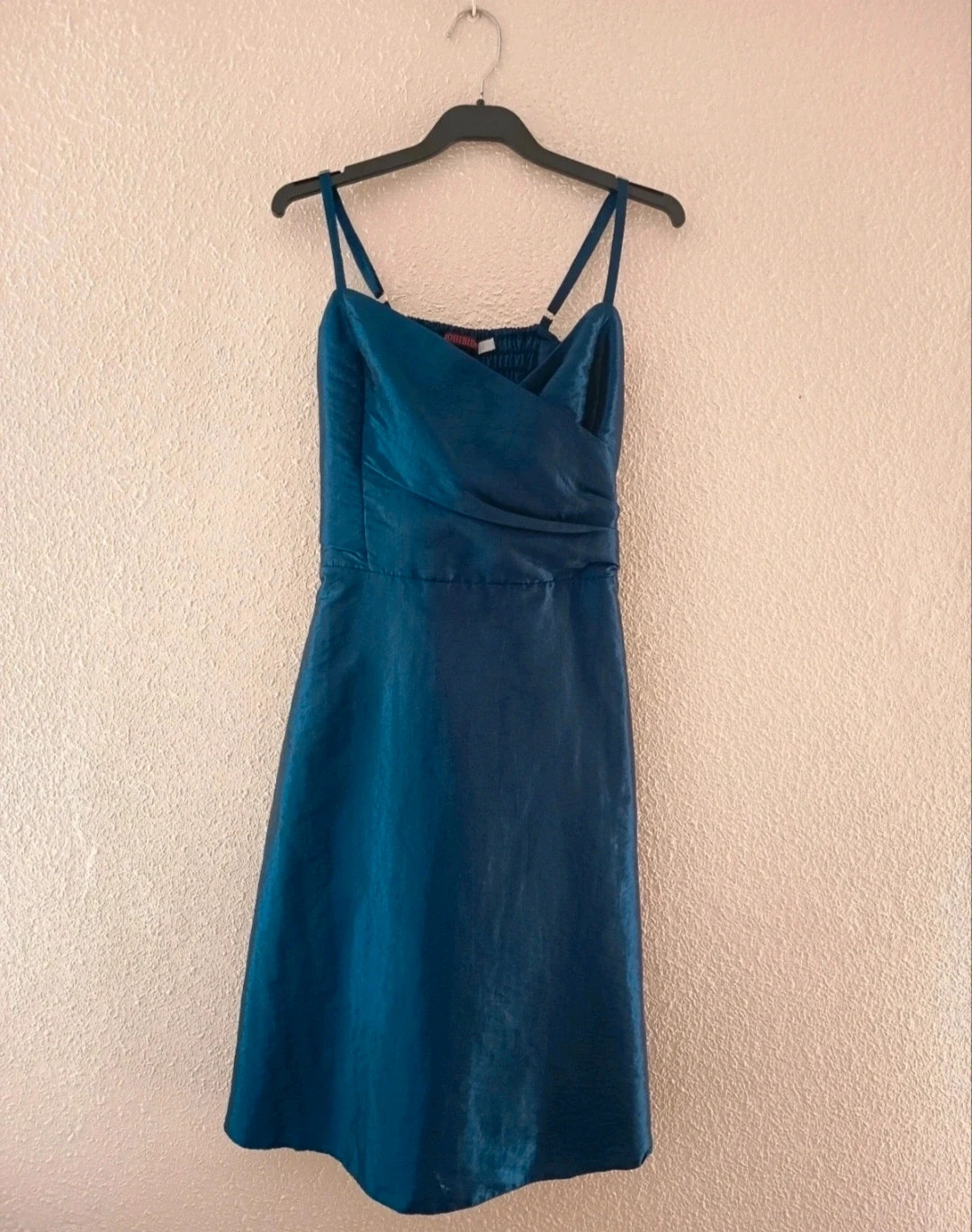 Precioso vestido de mujer ideal para eventos. Talla L. En buen estado.