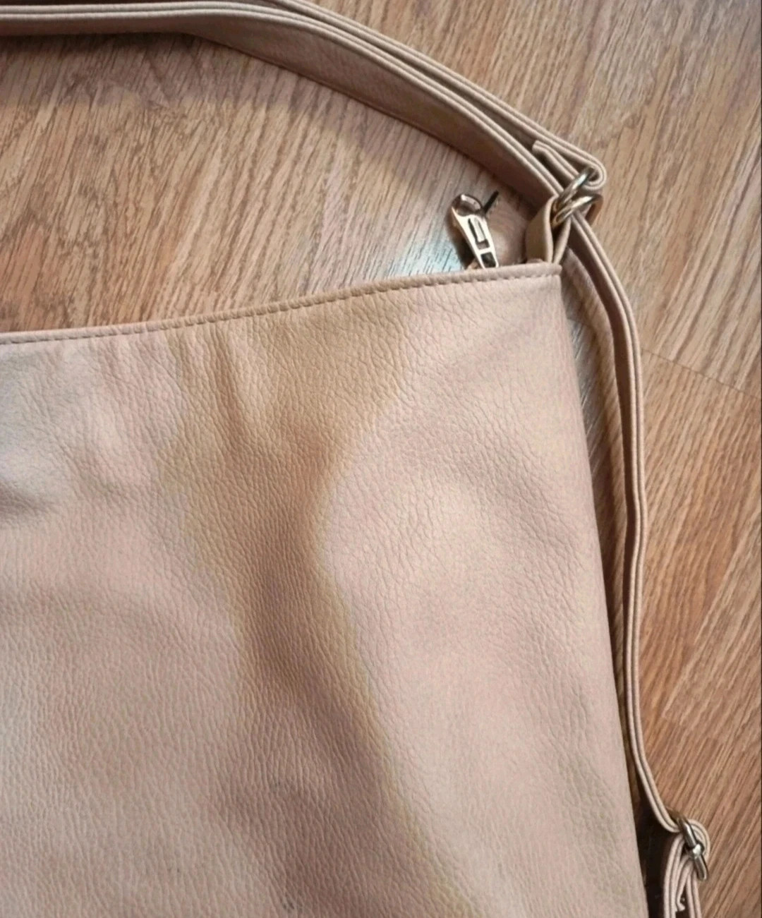 Bolso de mujer de hombro en marrón claro – Local 2