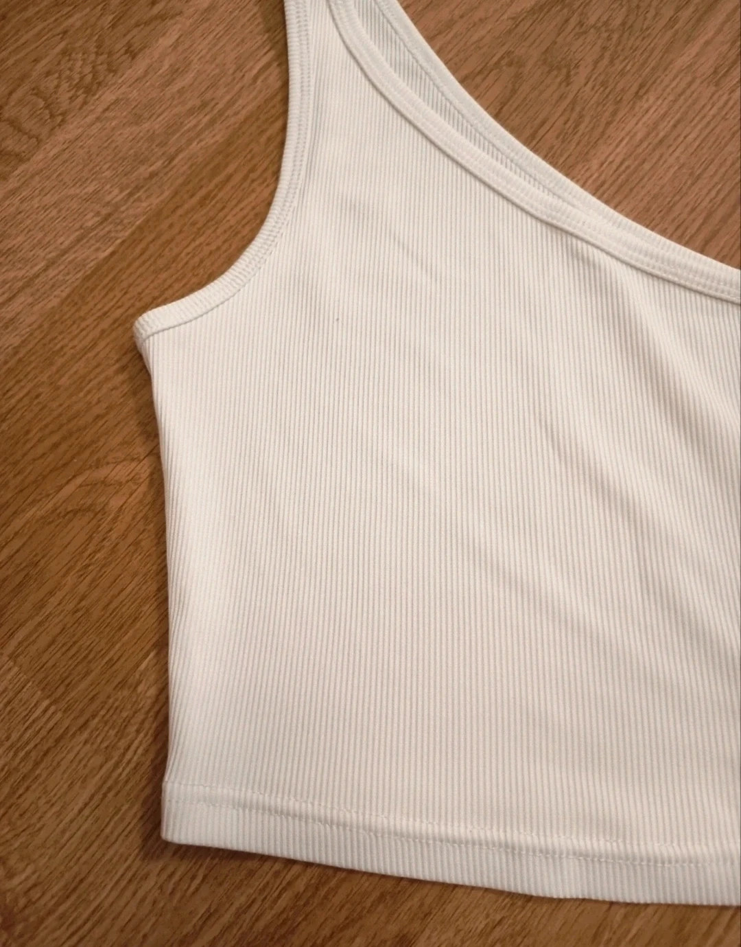Crop top asimétrico de mujer. Shein. Talla XXS – Shein – taille XXS / 32 / 4 3