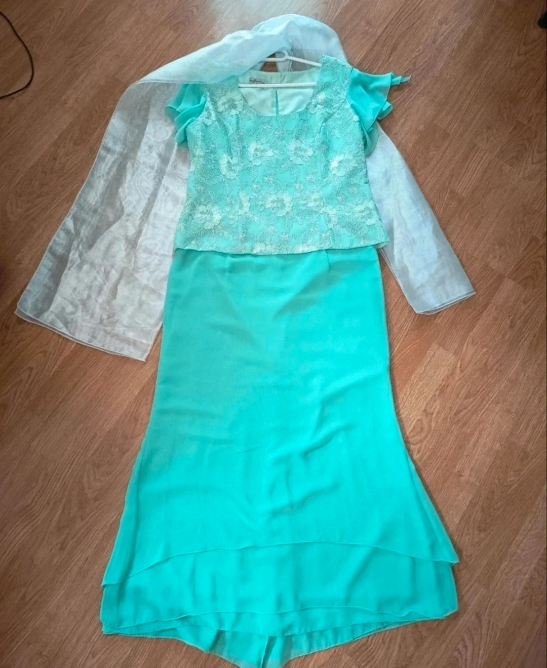 Vestido de dos piezas con fular de mujer ideal para eventos