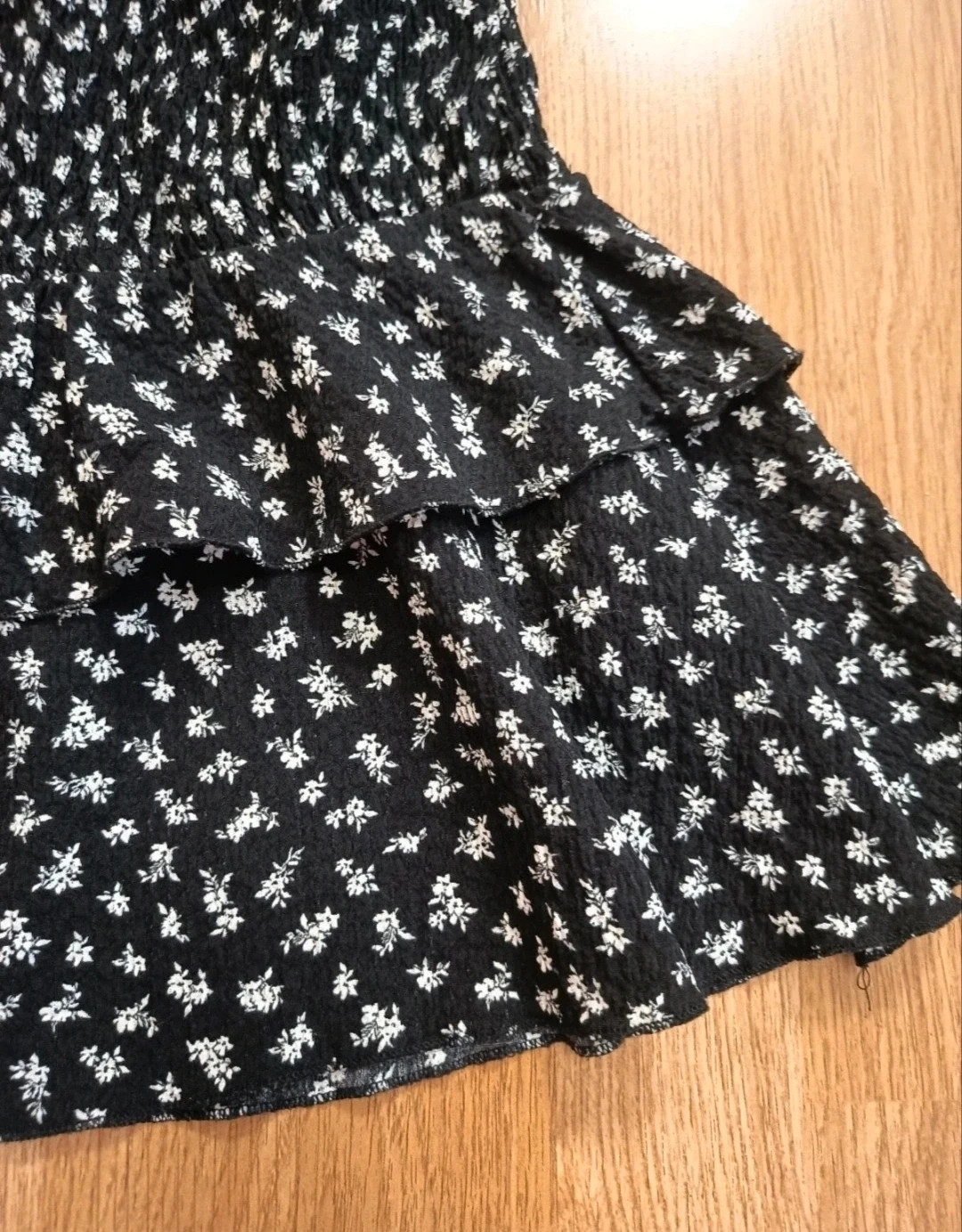 Minifalda de mujer con estampado floral de Bershka. Talla XS. Buen estado. – Bershka – taille XS / 34 / 6 2