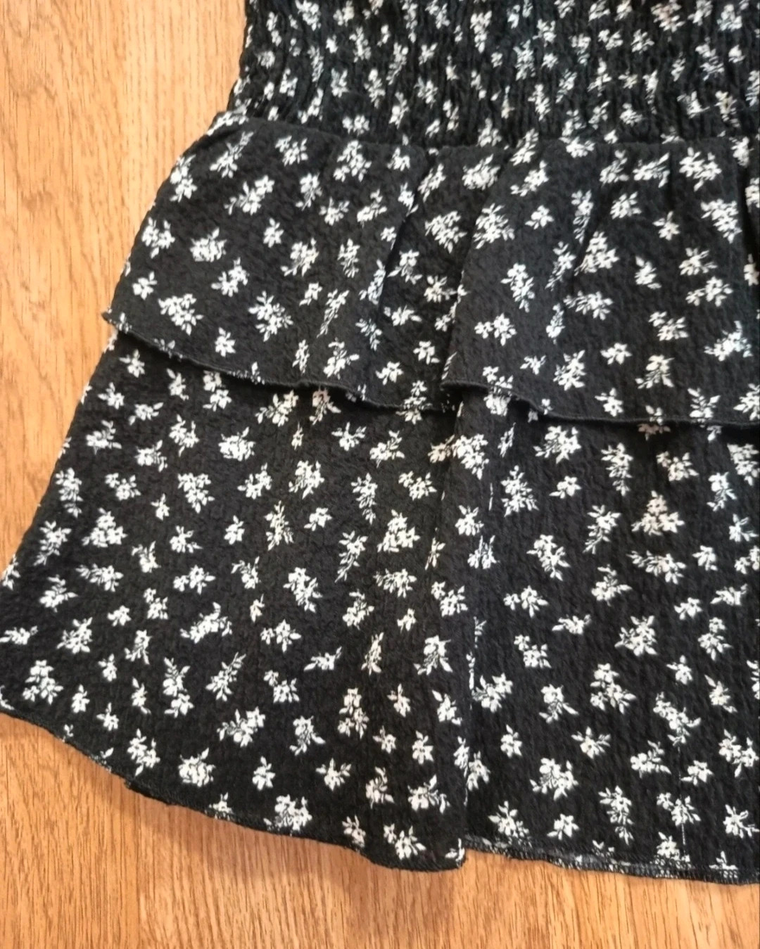 Minifalda de mujer con estampado floral de Bershka. Talla XS. Buen estado. – Bershka – taille XS / 34 / 6 5