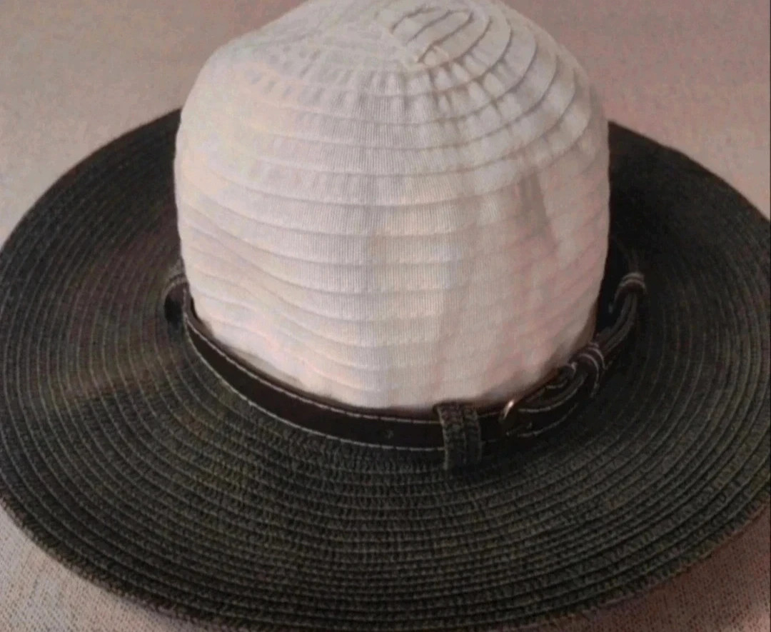 Precioso gorro de mujer en perfecto estado. – Local – taille Taille unique 2