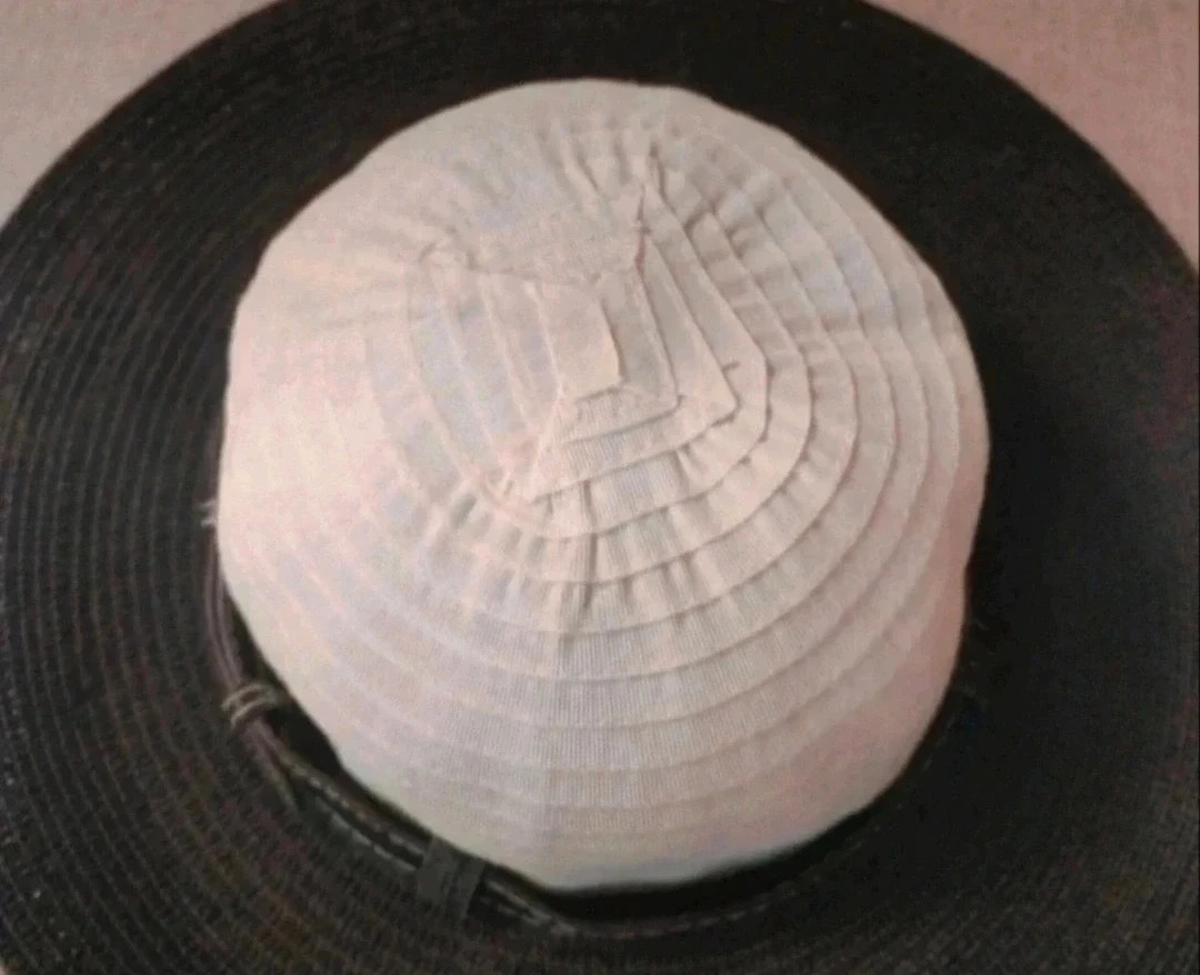 Precioso gorro de mujer en perfecto estado. – Local – taille Taille unique 5