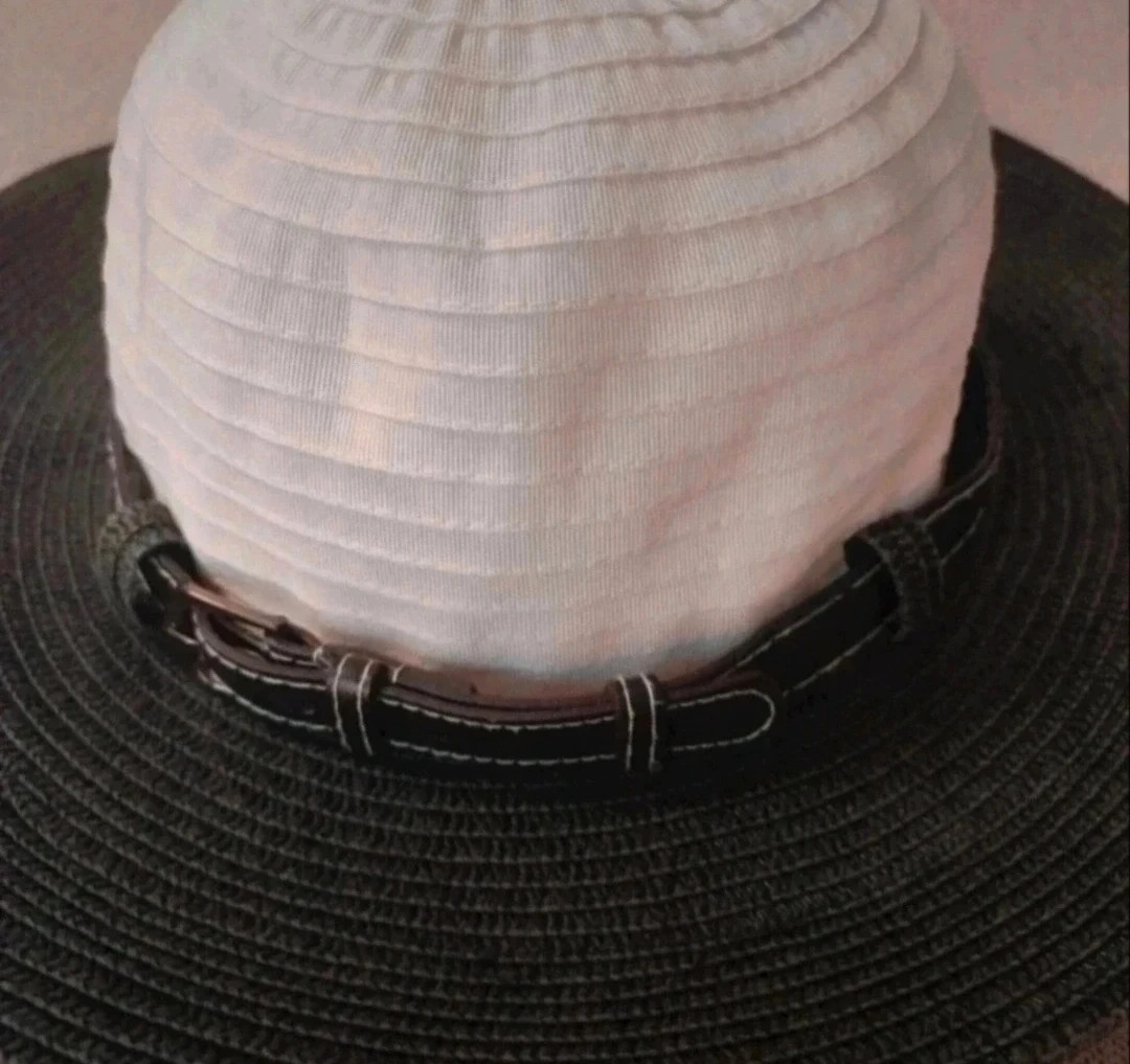 Precioso gorro de mujer en perfecto estado. – Local – taille Taille unique 3