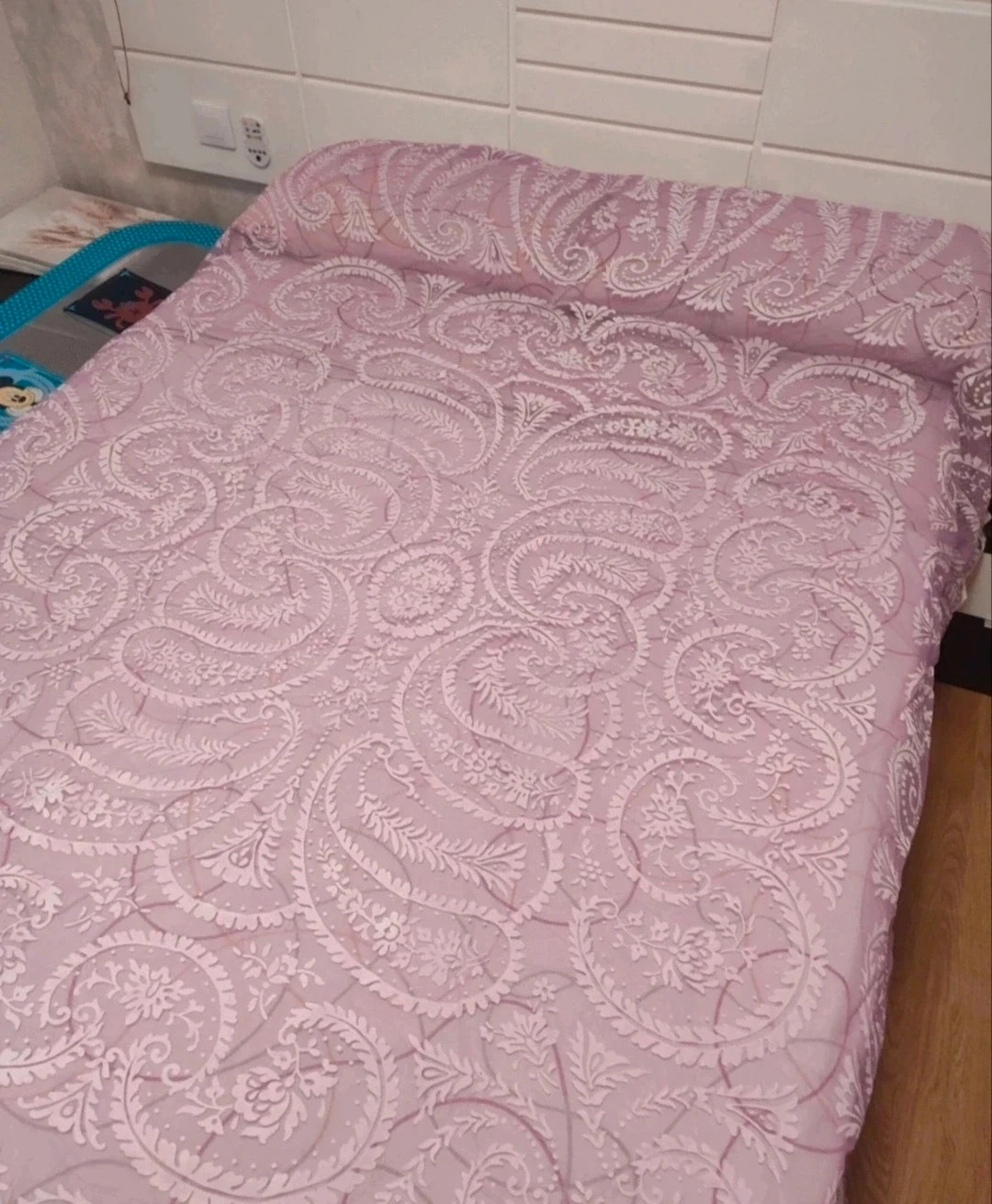 Colcha semitransparente en lila. Sin estrenar – Local – taille Double (120-140 x 190-200 cm) 3