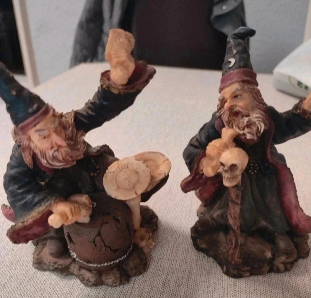 Figuras de brujos. Ideal colecciones. En perfecto estado – el botijero