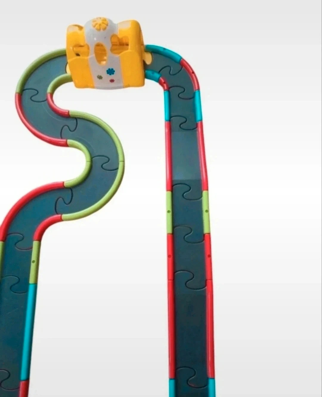 Circuito de coches desmontable en buen estado – Local – taille 3 ans / 98 cm 2