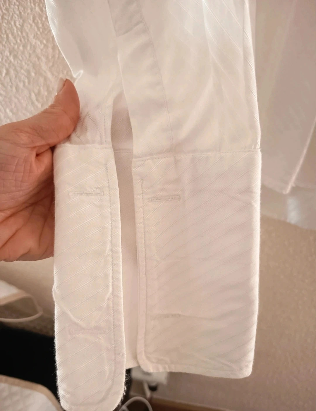 Preciosa camisa de hombre blanca satinada. Con manga acampanada. De Royal Shirt class. Talla XL – Royal Shirt Class – taille XL 4
