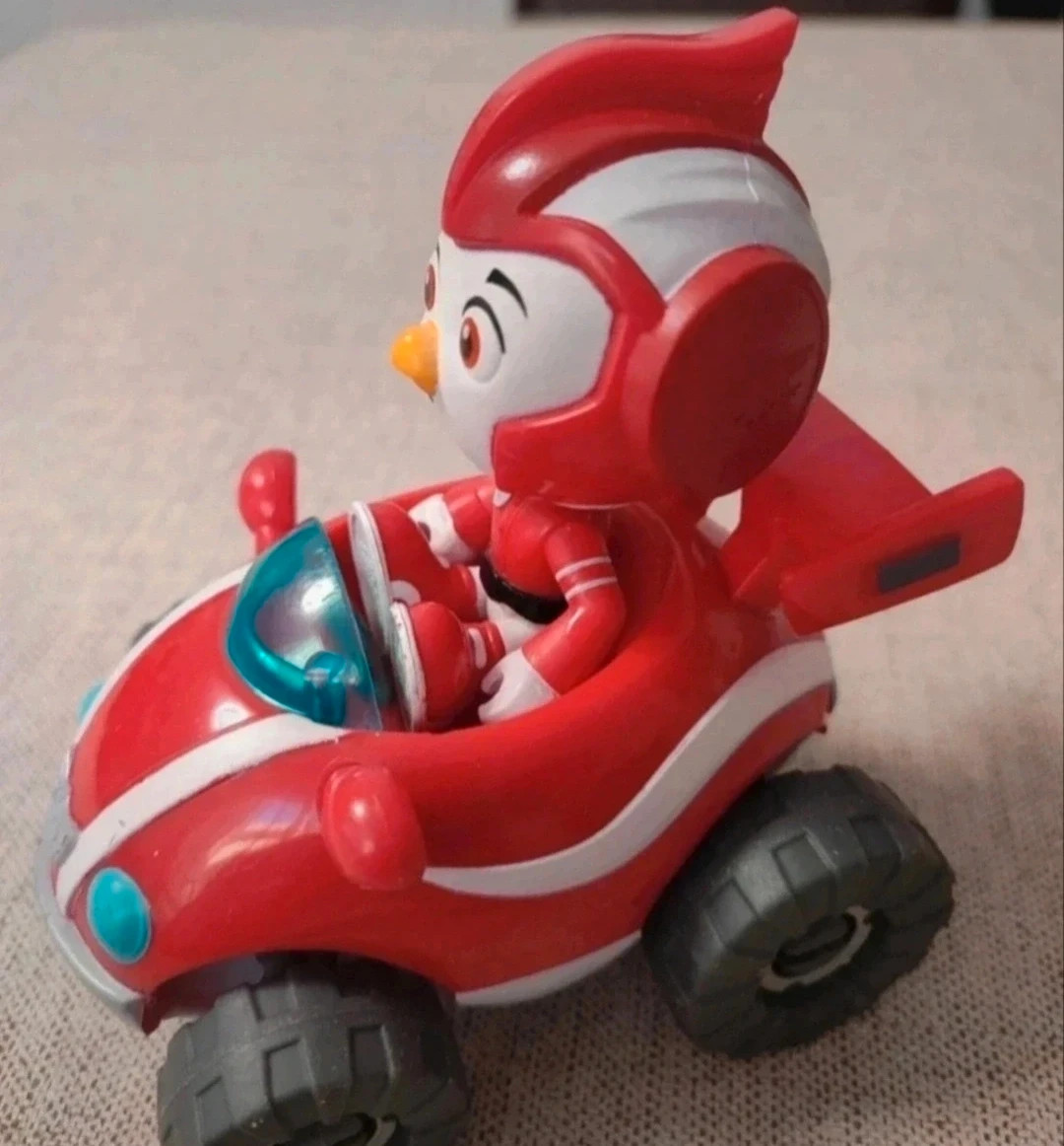Muñeco con coche de los Top Wins. – Hasbro – taille 3 ans / 98 cm 3