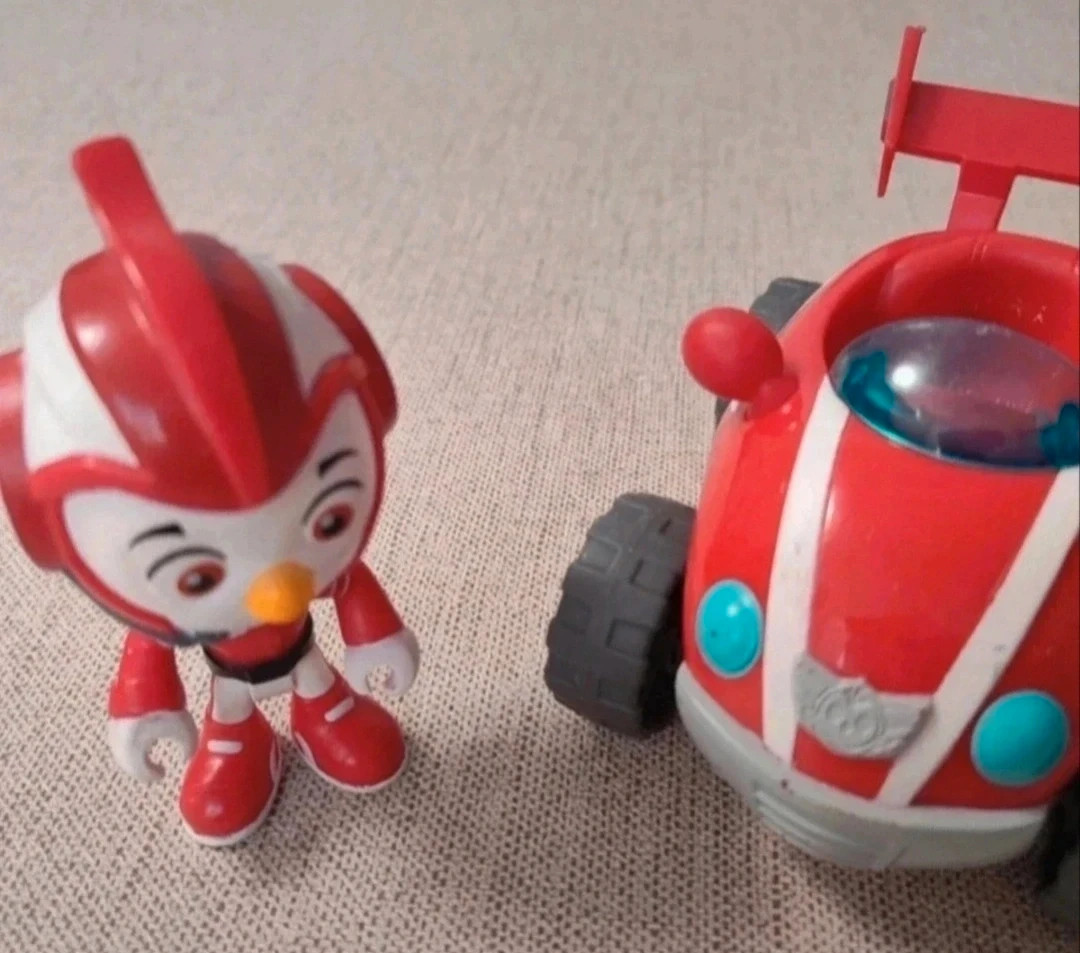 Muñeco con coche de los Top Wins. – Hasbro – taille 3 ans / 98 cm 5