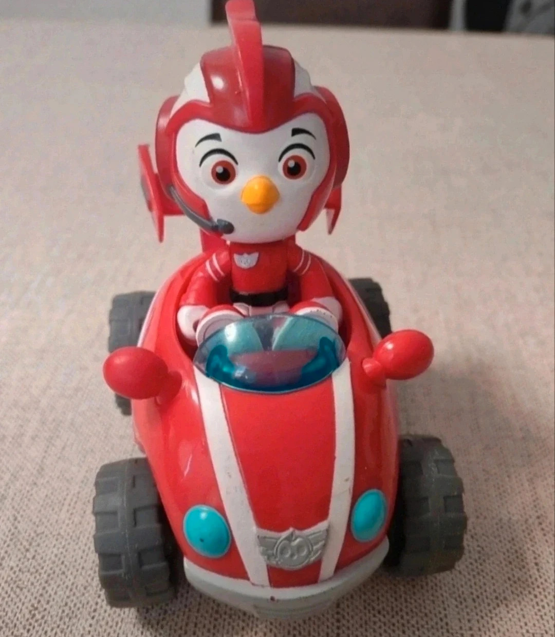 Muñeco con coche de los Top Wins.