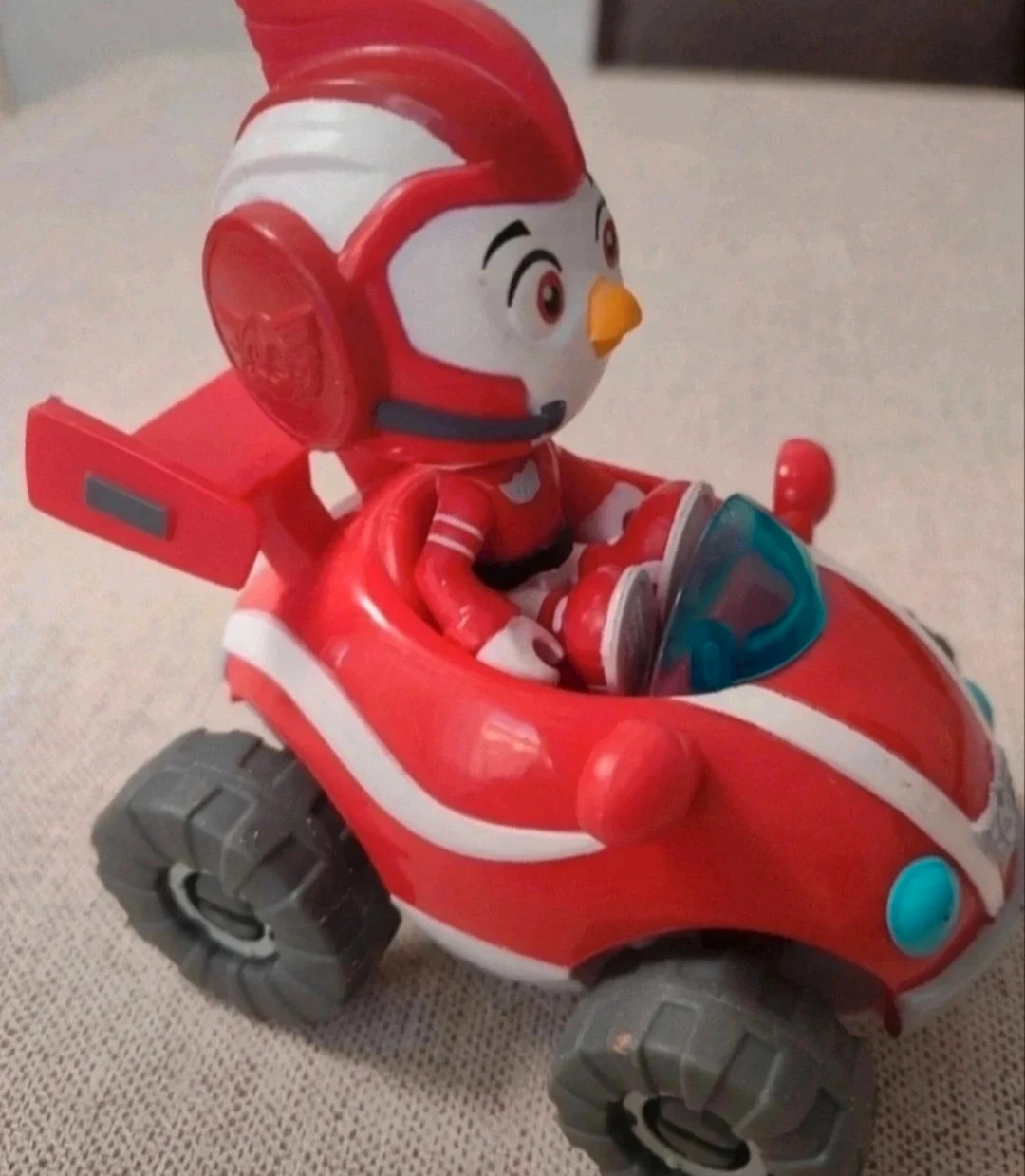 Muñeco con coche de los Top Wins. – Hasbro – taille 3 ans / 98 cm 2