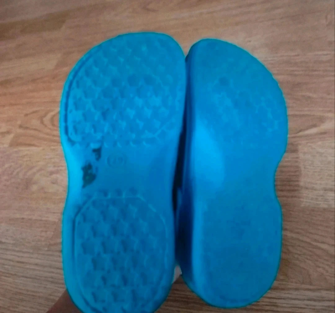 Zuecos crocs de niño en azul. En buen estado. Número 29 – Local – taille 29 4