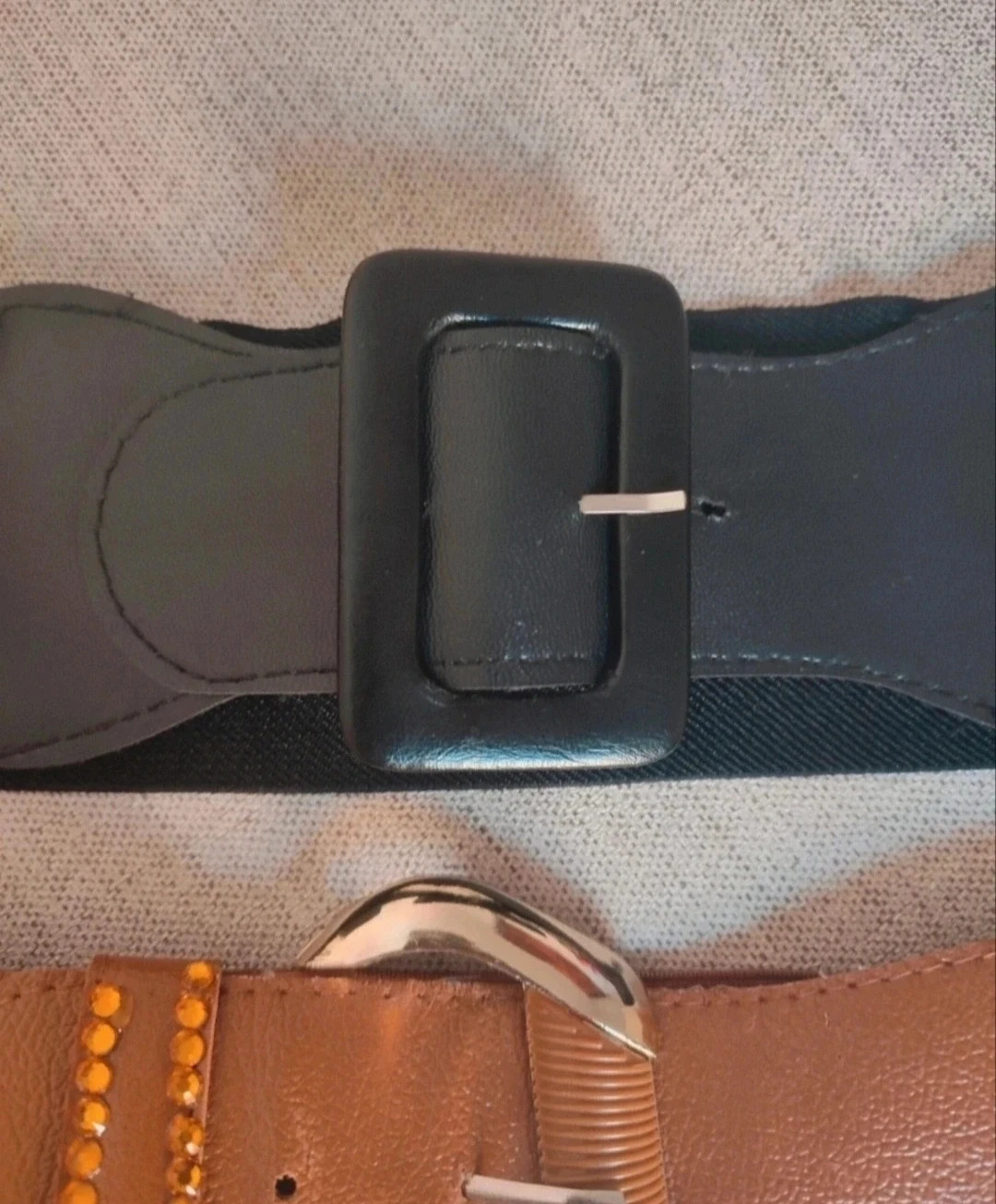 Dos cinturones elásticos en muy buen estado. Marrón y negro. – Local – taille Ajustable 4