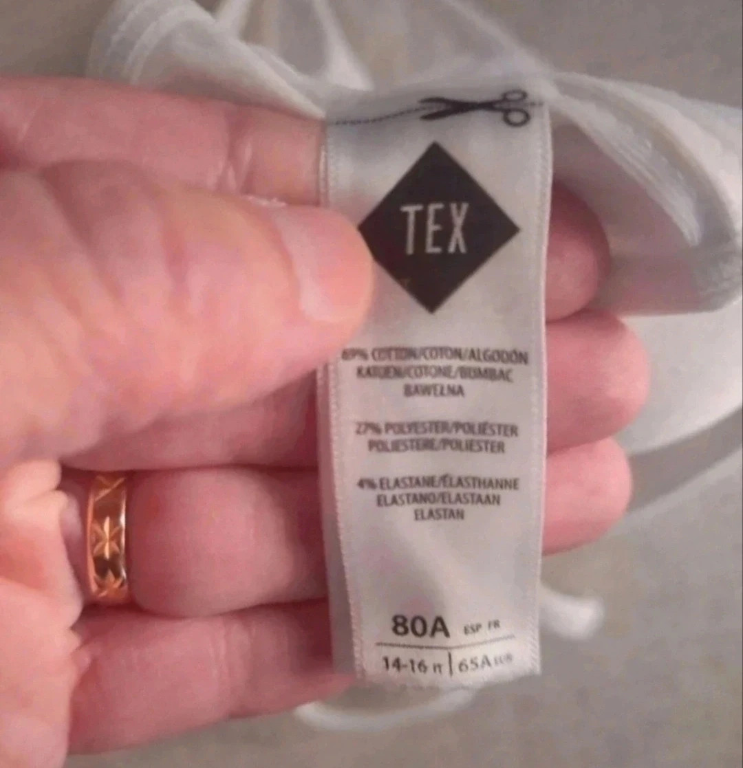 Sujetador deportivo de mujer de Tex. Talla 80A. Sin estrenar. – TEX – taille 80A et AA 5