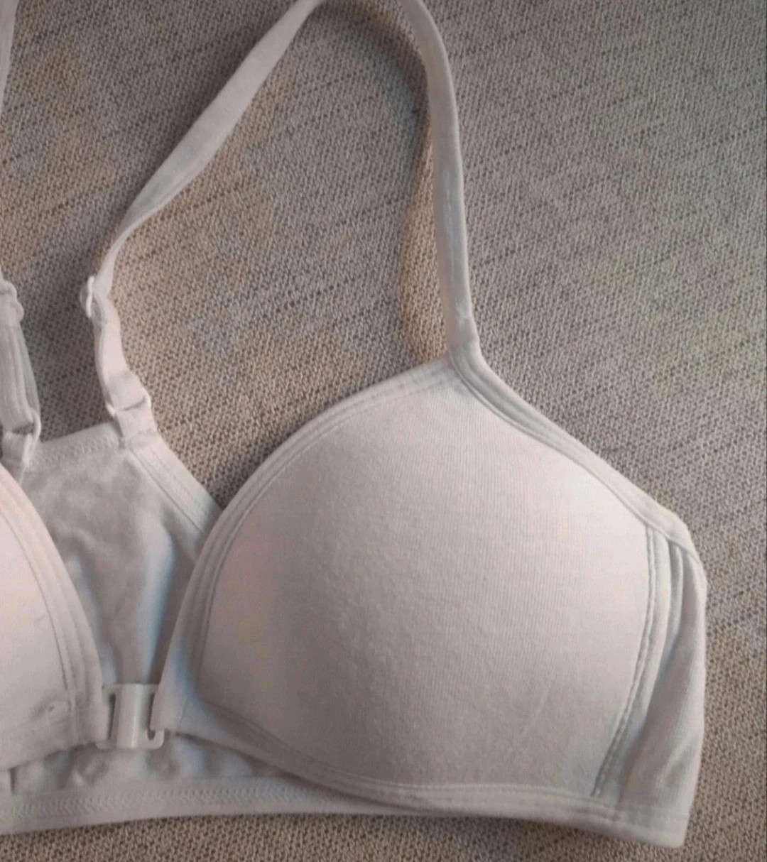 Sujetador deportivo de mujer de Tex. Talla 80A. Sin estrenar. – TEX – taille 80A et AA 2