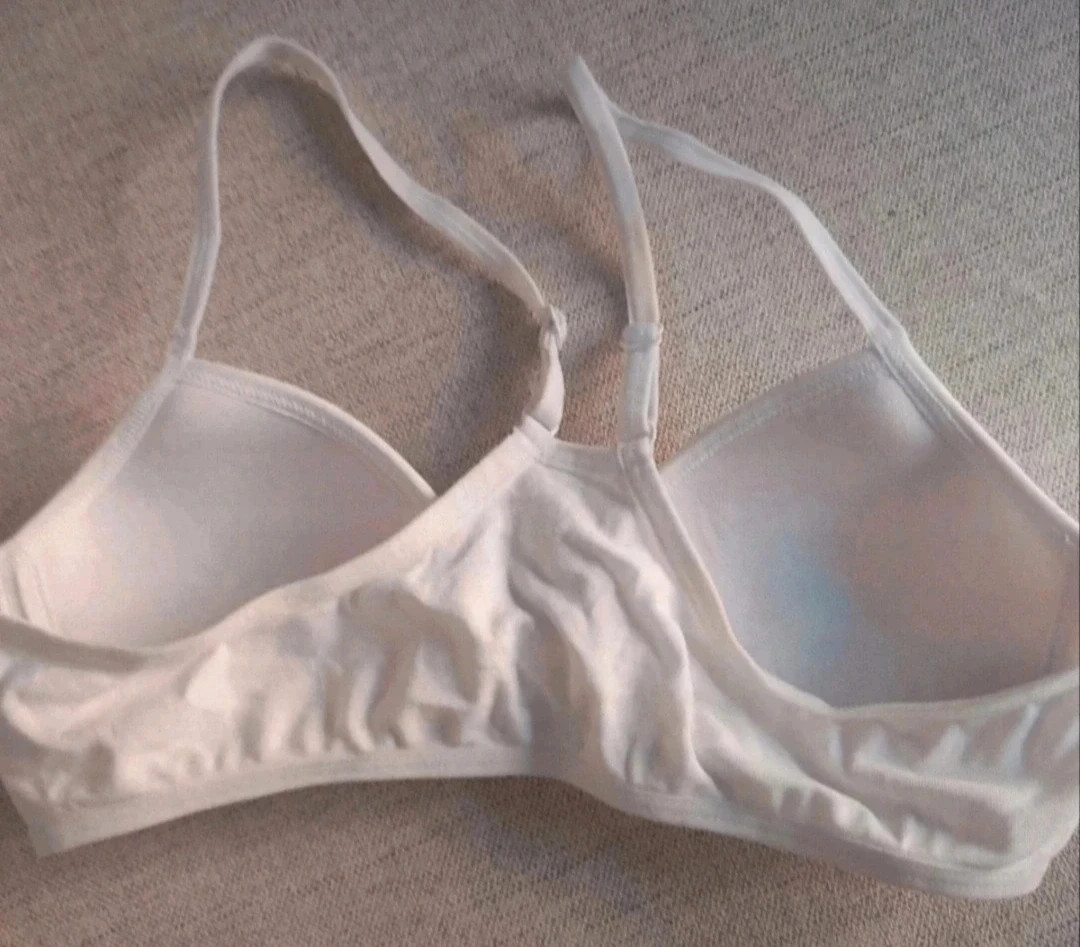 Sujetador deportivo de mujer de Tex. Talla 80A. Sin estrenar. – TEX – taille 80A et AA 4