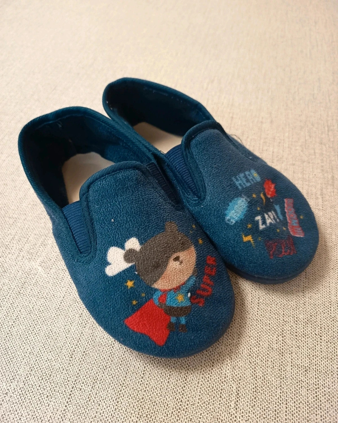 Zapatillas de estar por casa unisex de niño. Número 29. – taille 29
