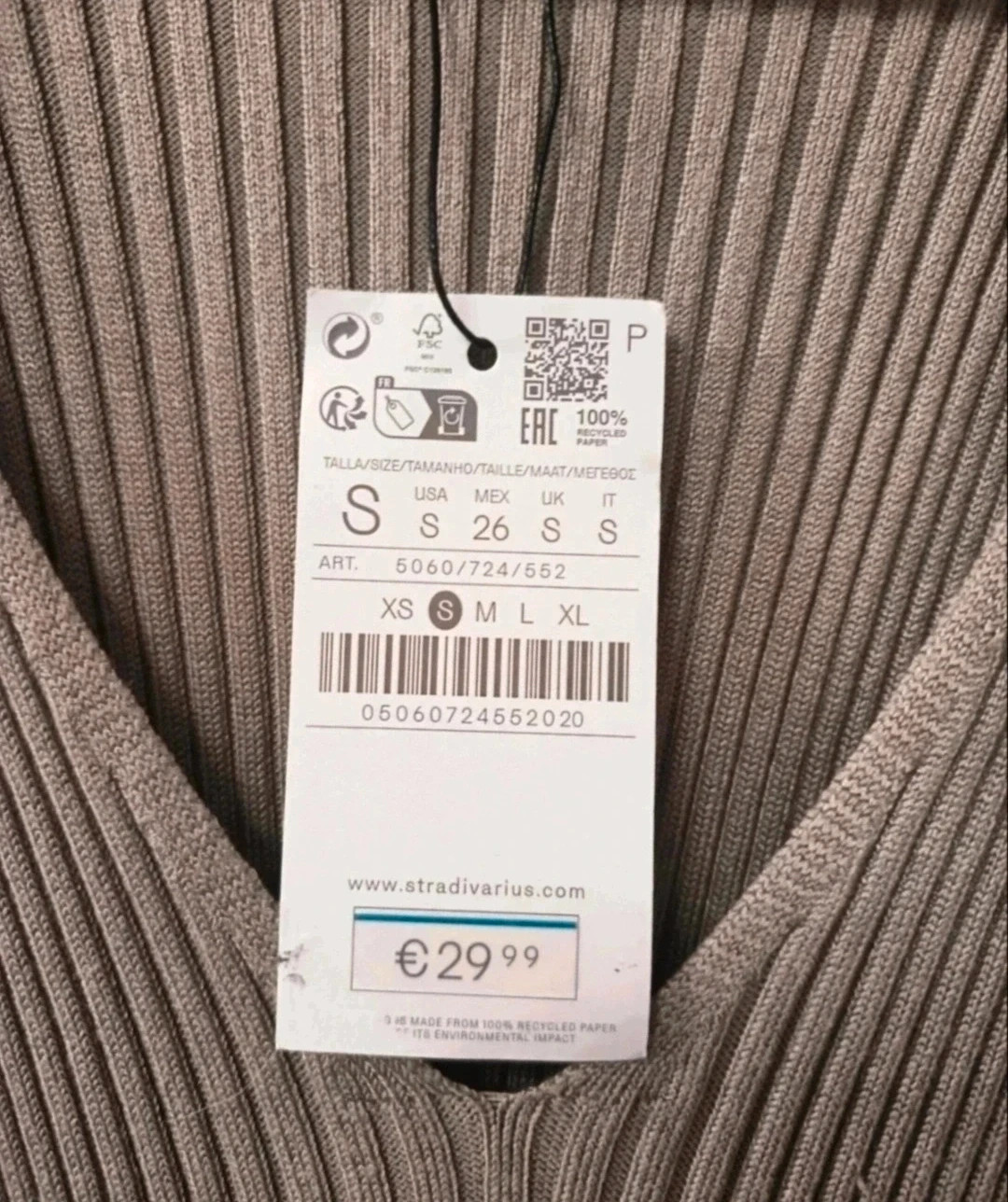 Precioso vestido de mujer de Stradivarius. Ceñido al cuerpo. Talla S. Con etiqueta – Stradivarius – taille S / 36 / 8 3