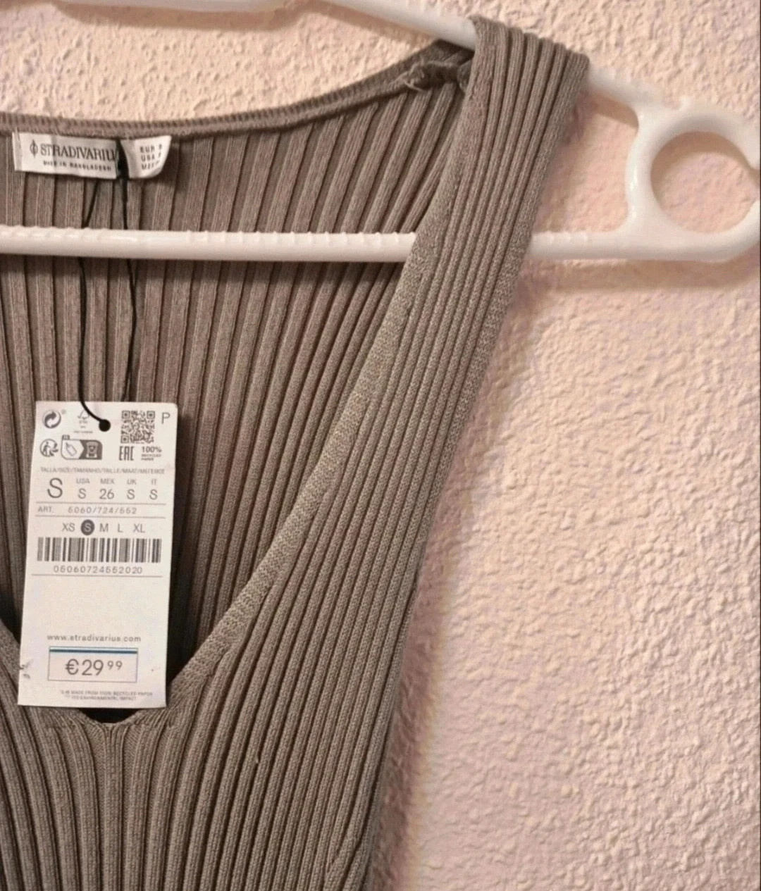 Precioso vestido de mujer de Stradivarius. Ceñido al cuerpo. Talla S. Con etiqueta – Stradivarius – taille S / 36 / 8 2