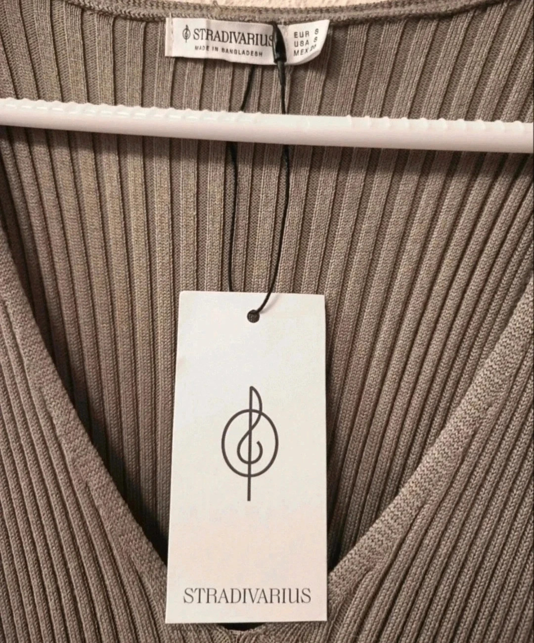 Precioso vestido de mujer de Stradivarius. Ceñido al cuerpo. Talla S. Con etiqueta – Stradivarius – taille S / 36 / 8 4